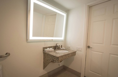 Henderson Hotel | 2 Queen Accessible NS Pet-Friendly