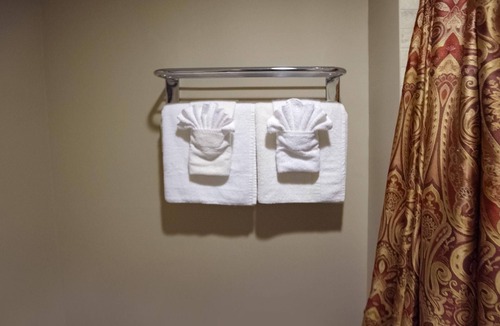 Dartmouth Hotel | 2 Queen Bed – Room 3 - Hearthstone Inn Boutique Hotel Halifax – Dartmouth