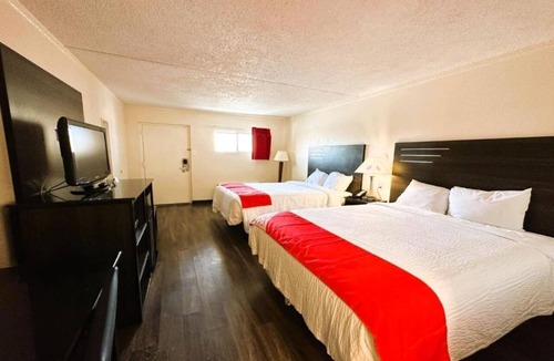 West San Antonio Hotel | 2 Queen Beds, Near Lackland AFB & SeaWorld Perfect for Business or Leisure Trips
