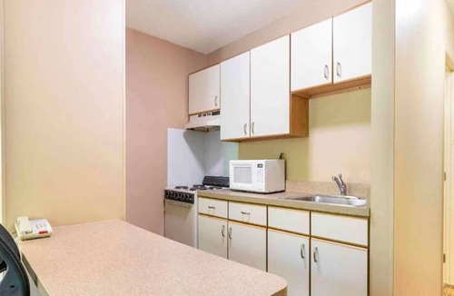 Maryland Heights Apartment | 2 Queen Beds | Non-Smoking, Kitchen