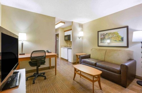 Findlay Apartment | 2 Queen Beds | Non-Smoking, Kitchen