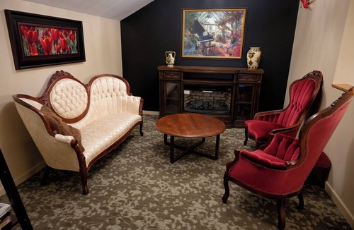 Liscomb Hotel | 2 Queen Beds + Private Balcony