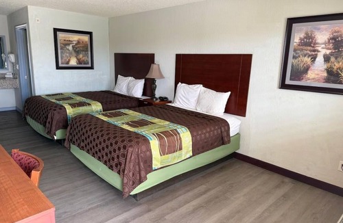 Pearsall Hotel | 2 Queen Beds | Relax After Museum Visits | Free Parking | Outdoor Pool