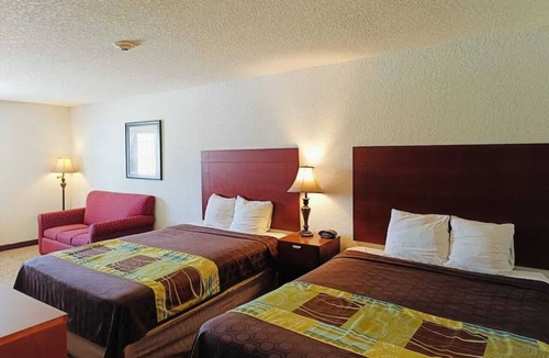 Pearsall Hotel | 2 Queen Beds | Relax After Museum Visits | Free Parking | Outdoor Pool