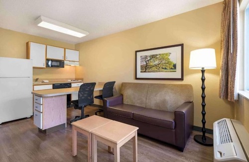 Malvern Apartment | 2 QUEEN BEDS | SUITE, NSMK, KITCHEN