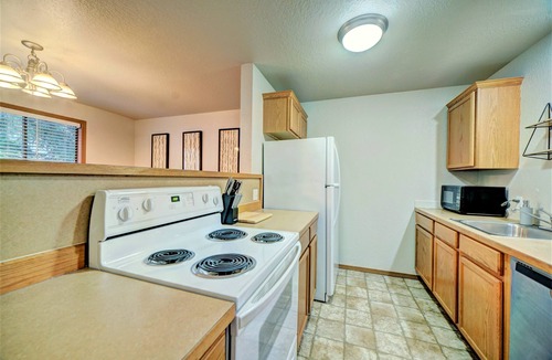 Picnic Point-North Lynnwood Condo | 2 Queen Beds With Memory Foam Mattresses.