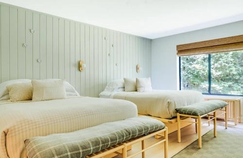 Lake Placid Hotel | 2 Queen & Bunk | Laurel | Family Adventure, Mirror Lake, Olympic History