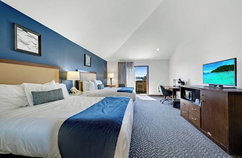 Bodega Bay Hotel | 2 Queen Vaulted Ceiling with Ocean View!