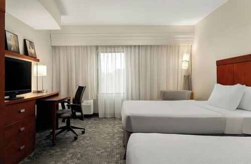 Salisbury Hotel | 2 Queens | Courtyard Salisbury | Ocean City Base, Indoor Pool, Stadium