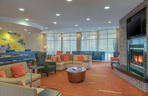 Salisbury Hotel | 2 Queens | Courtyard Salisbury | Ocean City Day Trip, Stadium, Pool | 2 Units