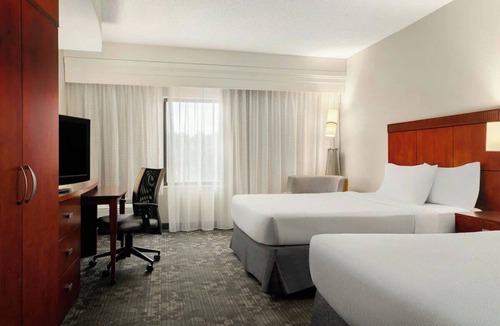 Salisbury Hotel | 2 Queens | Courtyard Salisbury | Ocean City Day Trip, Stadium, Pool | 2 Units