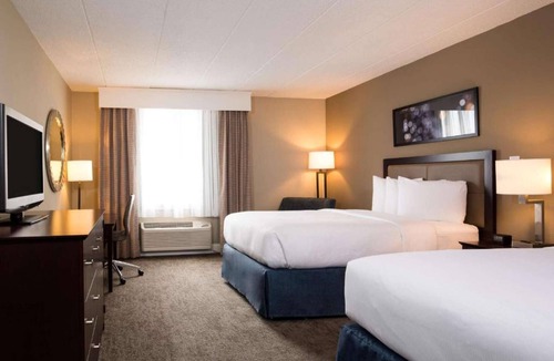 West Laurel Hotel | 2 Queens + Free Parking & Shuttle & Gym