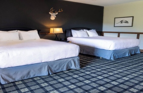 Boerne Hotel | 2 Queens | Scenic Balcony | 2 Units| 6 mi to Hill Country Mile Boutiques