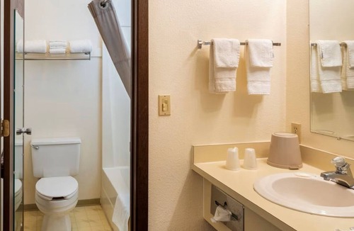 Shelby Hotel | 2 Relaxing Queen Units w/Free parking! Near Downtown & Attractions!