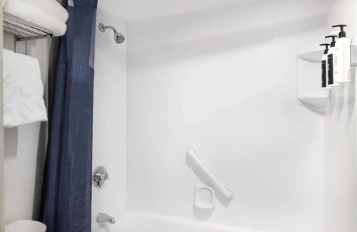 Prudential - St. Botolph Hotel | 2 Relaxing Rooms w/ Free Breakfast | Steps to MBTA Prudential