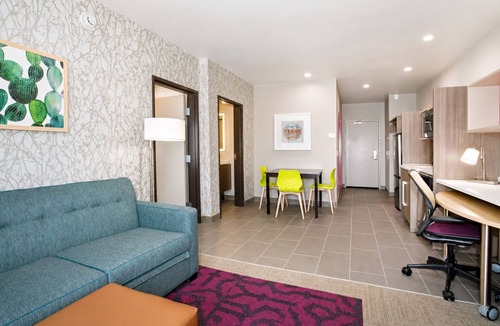 Roswell Hotel | 2 Relaxing Units. Pets Allowed, FREE Breakfast! Close to Spring River Zoo