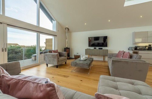 St Ives House | 2 Remera