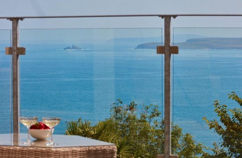 St Ives House | 2 Remera