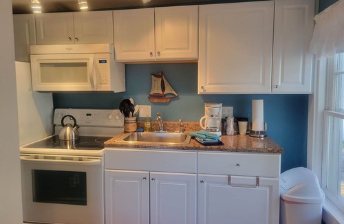 Cape Neddick Bed & Breakfast | 2 River Road Inn & Cottages