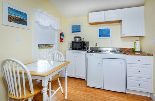 Cape Neddick Bed & Breakfast | 2 River Road Inn & Cottages