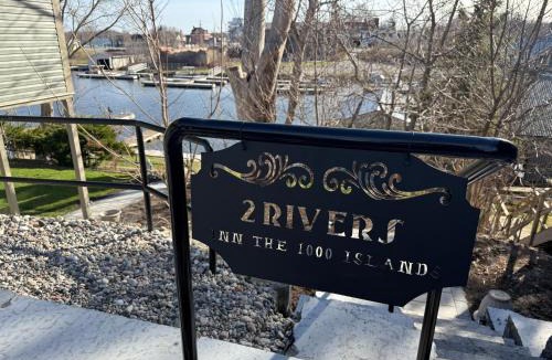 Gananoque Hotel | 2 Rivers Inn The Thousand Islands - LUXURY WATERFRONT SUITE & WALKOUT