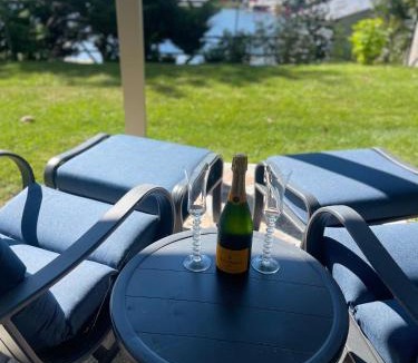 Gananoque Hotel | 2 Rivers Inn The Thousand Islands - LUXURY WATERFRONT SUITE & WALKOUT