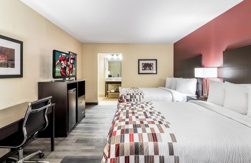 Dandridge Hotel | 2 Road Trip Ready Rooms w/Parking Near Knocks & Outdoor Adventures