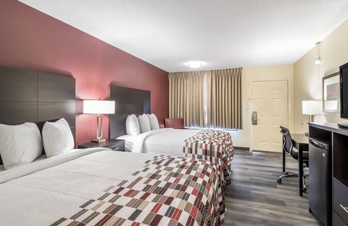 Dandridge Hotel | 2 Road Trip Ready Rooms w/Parking Near Knocks & Outdoor Adventures