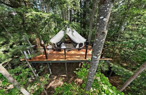 Brantingham Cabin | 2 Romantic Island Cabins for 5 - Hot Tub,Boat