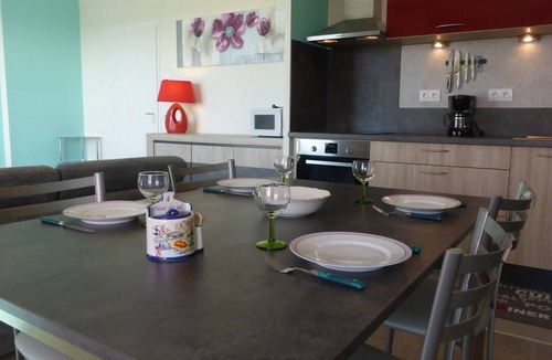 Saint-Gilles-Croix-de-Vie Apartment | 2-room apartment, 4 sleeps, sea view, parking