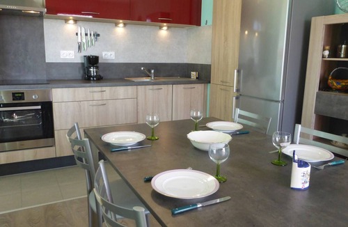 Saint-Gilles-Croix-de-Vie Apartment | 2-room apartment, 4 sleeps, sea view, parking