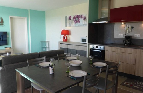 Saint-Gilles-Croix-de-Vie Apartment | 2-room apartment, 4 sleeps, sea view, parking