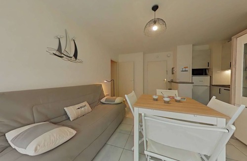 Saint-Gilles-Croix-de-Vie Apartment | 2-room apartment, 4 sleeps, Saint-Gilles-Croix-de-Vie, with WiFi and parking