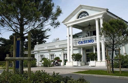 Chateau-d'Olonne Apartment | 2-room apartment with pool and Wi-Fi, near Tanchet beach