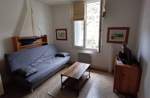 Saint-Regnobert-de-la-Cote-de-Nacre Apartment | 2-room apartment, 50 meters from the beach