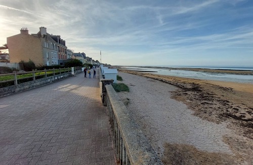 Saint-Regnobert-de-la-Cote-de-Nacre Apartment | 2-room apartment, 50 meters from the beach