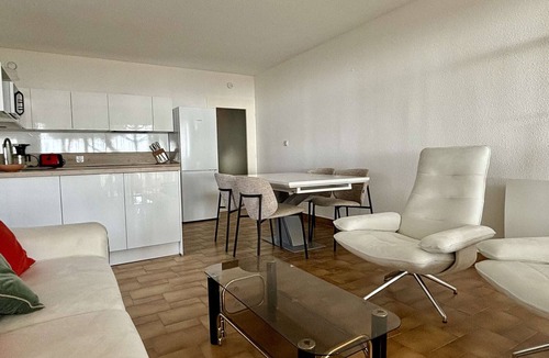 Argeles Plage Apartment | 2-room apartment, direct beach access, private parking, sea view