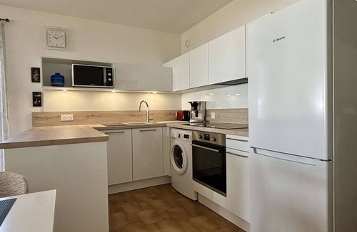 Argeles Plage Apartment | 2-room apartment, direct beach access, private parking, sea view