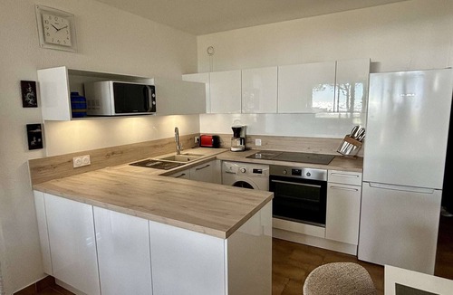 Argeles Plage Apartment | 2-room apartment, direct beach access, private parking, sea view