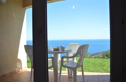 Banyuls-sur-Mer Apartment | 2-room apartment in Banyuls-sur-Mer with sea view and parking
