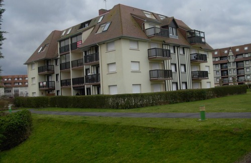 Villers-sur-Mer Apartment | 2 room apartment for 4 persons balcony 150 m from the beach and shops