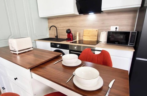 Auch Apartment | 2-room apartment, 17th century building.