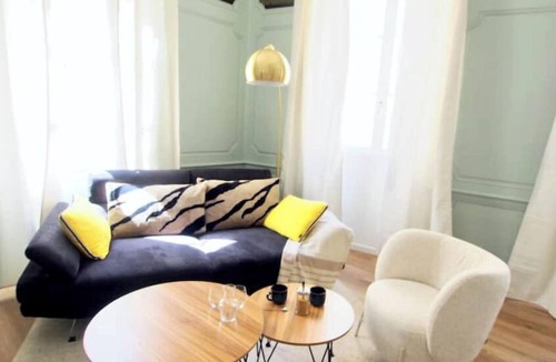 Auch Apartment | 2-room apartment, 17th century building.