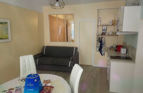 Old Town Apartment | 2-room apartment 31m² on 1st floor, air-conditioned, 100m from the beach, all on foot