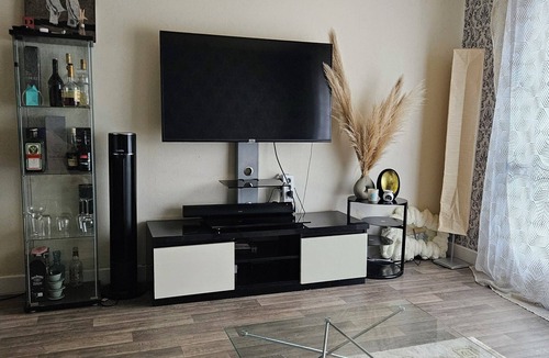 Montgeron Apartment | 2-room apartment, a few minutes from Orly airport, 2 min from a CC