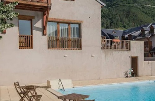 Vignec Apartment | 2-room apartment in Vignec for 6 people with pool