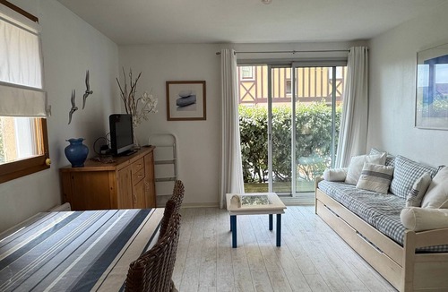 Cabourg Apartment | 2-room apartment near beach with parking in Cabourg