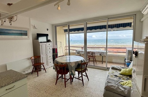 Port-la-Nouvelle Apartment | 2-room apt 4 ppl with balcony, A/C and pets allowed 150m from the beach