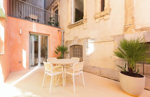 Bagneres-de-Bigorre Apartment | 2-room architect-designed private courtyard facing the spa