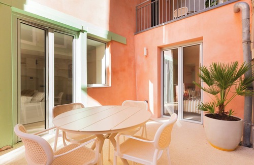 Bagneres-de-Bigorre Apartment | 2-room architect-designed private courtyard facing the spa
